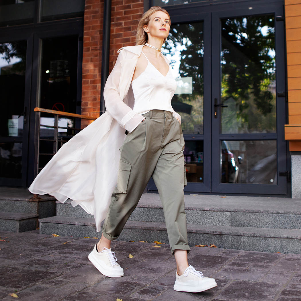 Powrót bojówek! Modne stylizacje ze spodniami cargo